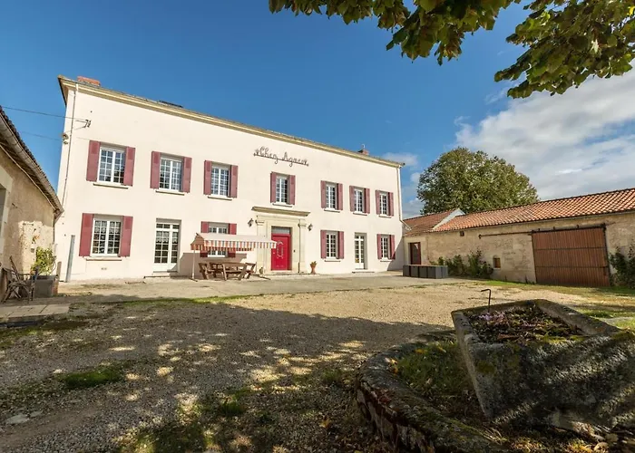 Maison Accueillante à Avec Jardin Et Cheminée Mouterre-Silly